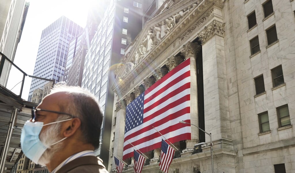 <p>De beurs van Wall Street. Beurzen hebben er plezier in iedereen op het verkeerde been te zetten. </p> (beeld epa / Justin Lane)