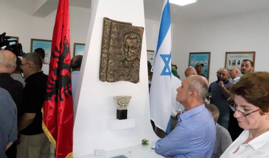 De bescherming van Joden in Albanië tijdens de Tweede Wereldoorlog gaat terug op de eeuwenlange traditie van gastvrijheid. Op de foto: bezoekers in het Solomon Joods Historisch Museum in de Albanese stad Berat. (beeld afp)