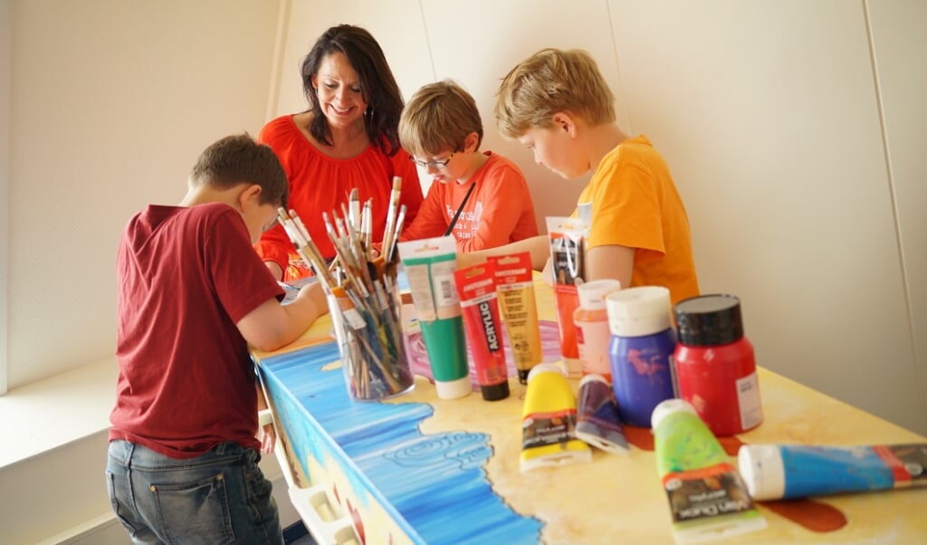 Tekentherapeut Diane Boerrigter merkt dat mensen kinderen meer bij het rouwproces willen betrekken. (beeld nd)