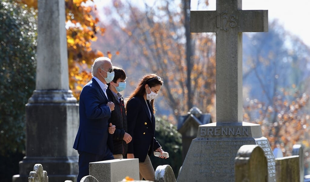 Met zijn gezin komt Joe Biden elke week naar de mis in de St. Joseph kerk van Brandywine in Wilmington, Delaware. (beeld afp / Angela Weiss)