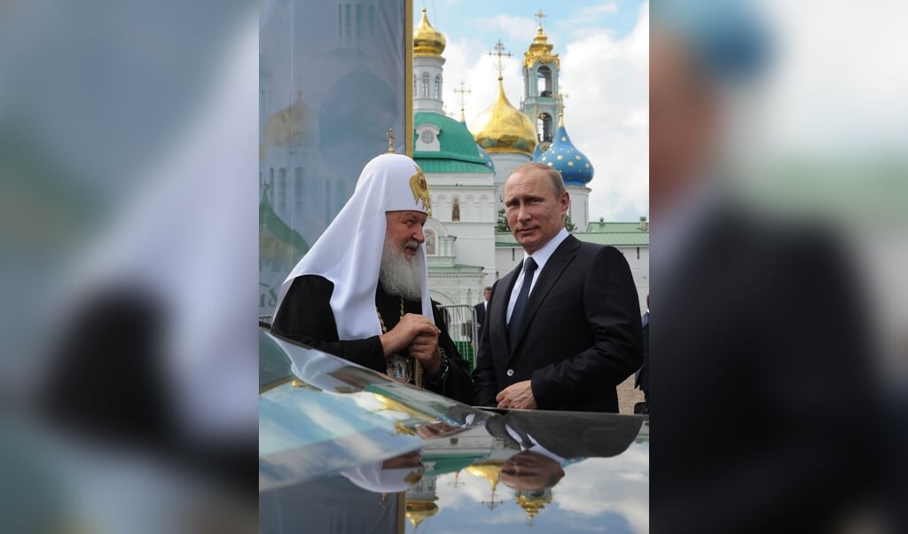 De Russisch-Orthodoxe patriarch Kiril en president Putin ontmoeten elkaar in Sergiev Posad. (beeld afp / Mikhail Klimentyev )
