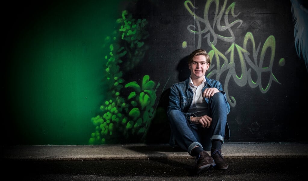 Jean Auguste van Willigen: ‘In de onderbouw zei een docent vrij stellig dat homoseksualiteit niet kon. Als je dan in de klas zit, doet dat veel met je.’ (beeld Carel Schutte)
