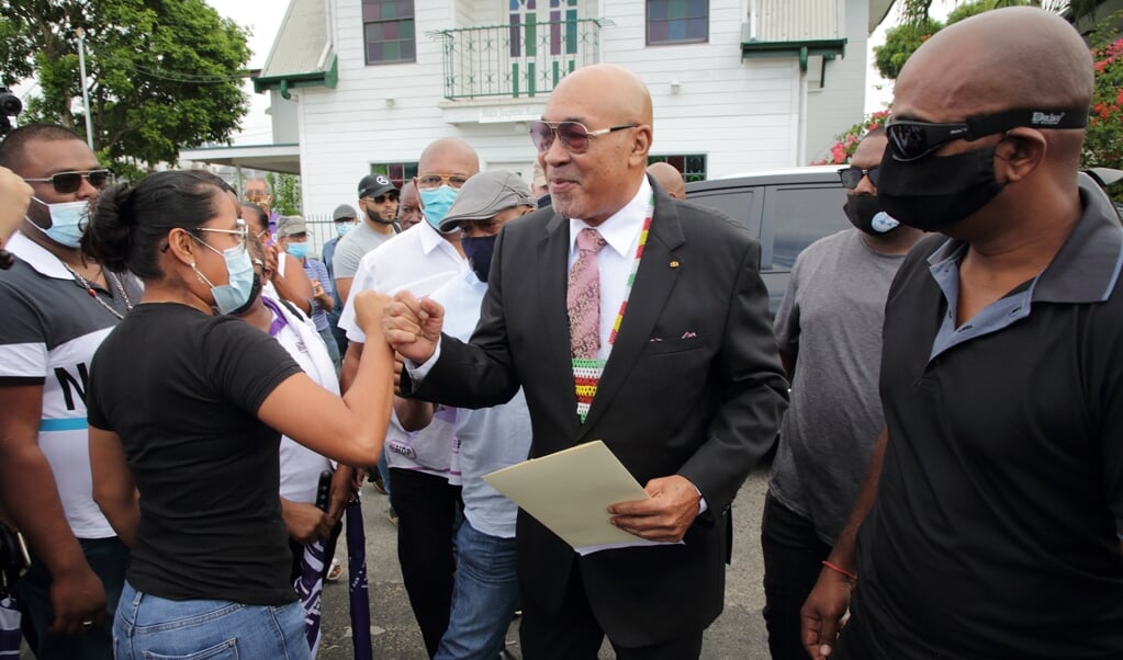 Desi Bouterse, veroordeeld voor 20 jaar, arriveert maandag voor de behandeling van zijn verzetzaak bij de Krijgsraad. (beeld anp / Ranu Abhelakh)