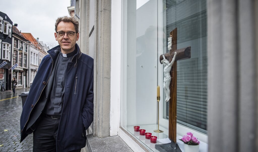 Priester Norbert Schnell heeft een proefschrift geschreven over de kerk (beeld Jeroen van Eijndhoven / Beeld Werkt)