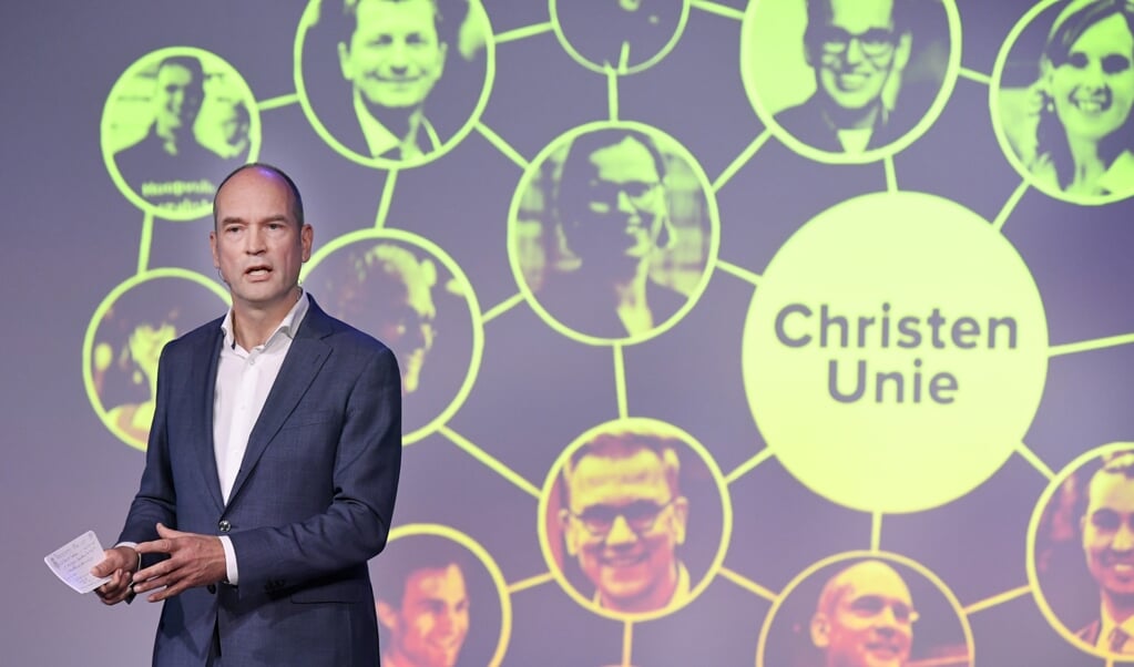 Gert-Jan Segers tijdens het partijcongres van de ChristenUnie. 'De waarde van onze idealen is groter dan het aantal van onze zetels.’ (beeld anp / Piroschka van de Wouw)
