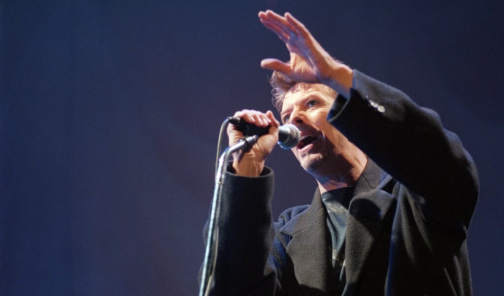 Leo Blokhuis trekt ons in twee hoofdstukken door de ‘Berlijnse trilogie’ van Bowie heen in zijn nieuw verschenen boek. (beeld afp / Bertrand Guay
Bertrand)