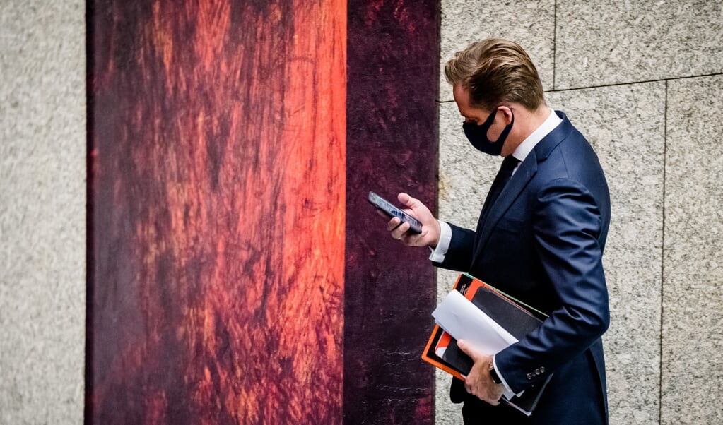 Minister Hugo de Jonge van Volksgezondheid (CDA) dinsdag tijdens het wekelijkse vragenuur in de Tweede Kamer. (beeld anp / Bart Maat)