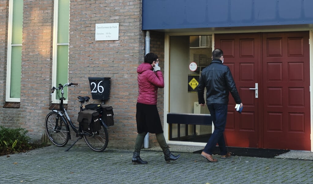 Leden van de Gereformeerde Kerk vrijgemaakt in Ten Boer. Het landelijke kerkverband verloor in 2020 een recordaantal leden. (beeld Dick Vos)