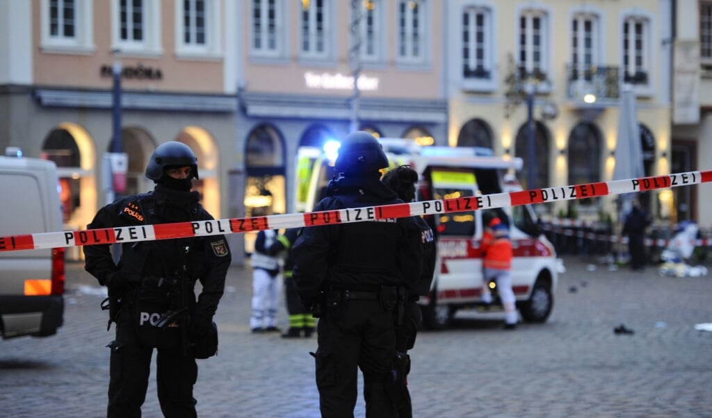 2020-12-01 16:19:07 Police officers and forensic investigators and an ambulance work at one of the scenes where a car drove into pedestrians in Trier, southwestern Germany, on December 1, 2020.
At least two people were killed and several injured when a car drove into a pedestrian zone in the southwestern German city of Trier on December 1, 2020, police said, adding that the driver had been arrested.
JEAN-CHRISTOPHE VERHAEGEN / AFP (beeld afp / Jean-Christophe Verhaegen)