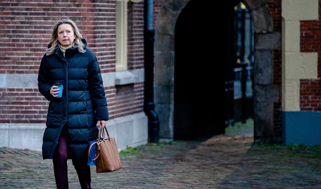 Minister Kajsa Ollongren van Binnenlandse Zaken en Koninkrijksrelaties (D66) op het Binnenhof: ‘Ik word lijstduwer, dat vind ik een mooie democratische traditie in Nederland.' (beeld anp / Bart Maat)