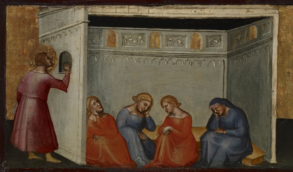 Nikolaas gooit goudstukken door het raam naar binnen bij een arm gezin met drie dochters. Een vijftiende-eeuws altaarschilderij van Lorenzo di Bicci uit Florence. (beeld Indianapolis Museum of Art)