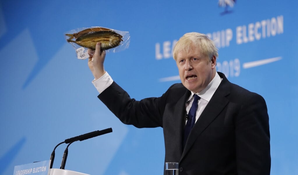 Voor de Britse premier Johnson betekent brexit ook: zeggenschap over Britse wateren. (beeld afp / Tolga Akmen)