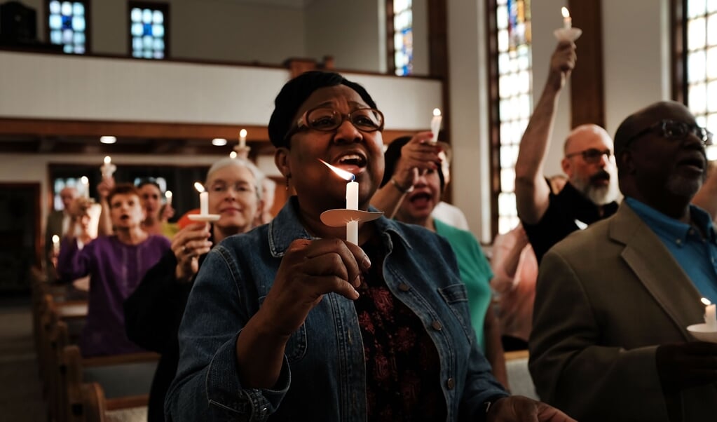 Kerkgangers van Second United Methodist Church in Knoxville, Tennessee tijdens een gebedsdienst tegen racisme in 2017. (beeld getty Images / afp)