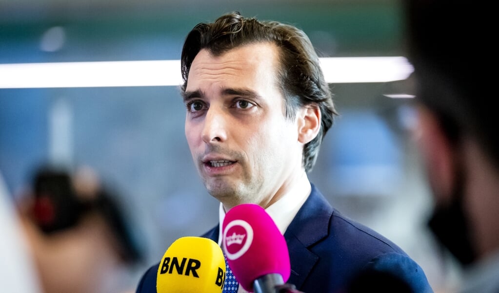 Thierry Baudet staat de pers te woord na afloop van het wekelijks vragenuur in de Tweede Kamer. (beeld anp / Sem van der Wal)