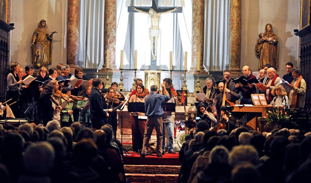 Een uitvoering van een Bachcantate door het barokensemble van Toulouse. 'Zijn muziek brengt me van mijn onrustige gevoel naar mij getroost voelen', zegt Lydia Vroegindeweij. (beeld afp / Pascal Pavani)