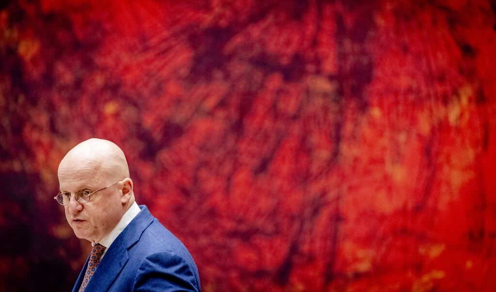 Minister Fred Grapperhaus (Justitie en Veiligheid) tijdens een debat met de Tweede Kamer. (beeld anp / Sem van der Wal)
