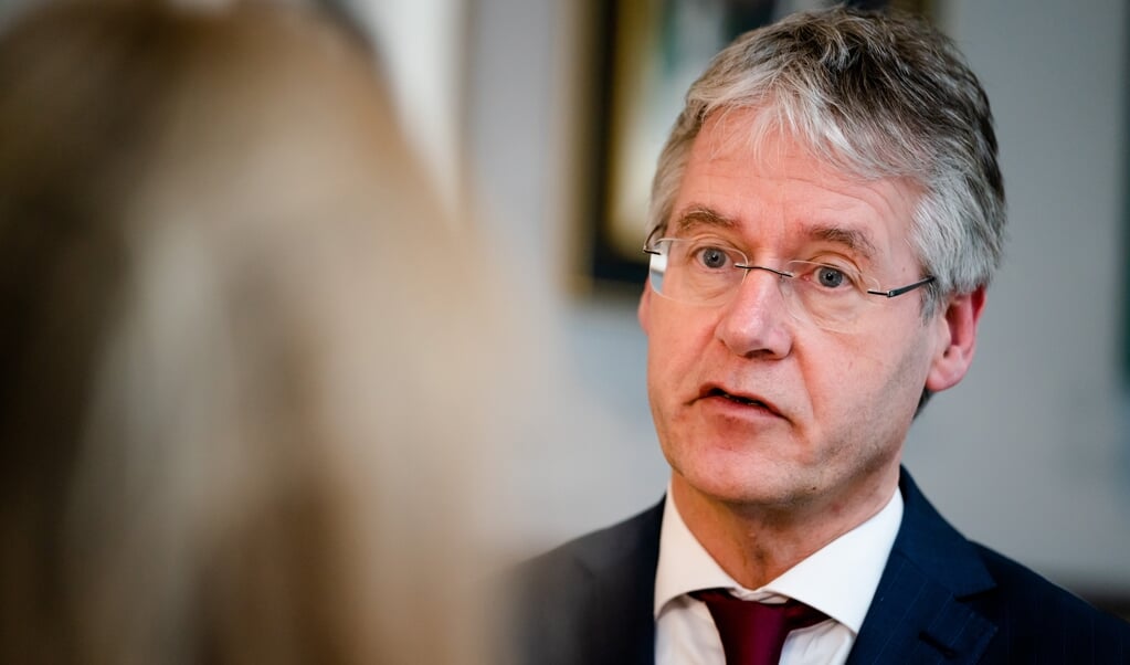 Minister Arie Slob (Basis- en Voortgezet Onderwijs) heeft besloten de centrale examens dit jaar te schrappen. (beeld anp / Bart Maat)
