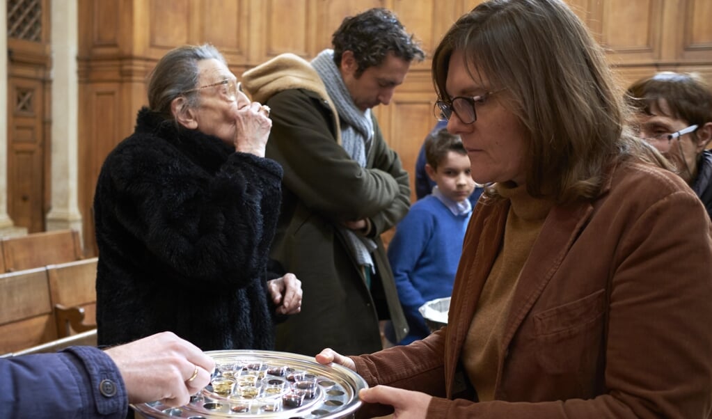Strafbaar ben je niet als je als eigenwijze voorganger of kerkenraad de eredienst zondag toch laat doorgaan. (beeld Dick Vos)