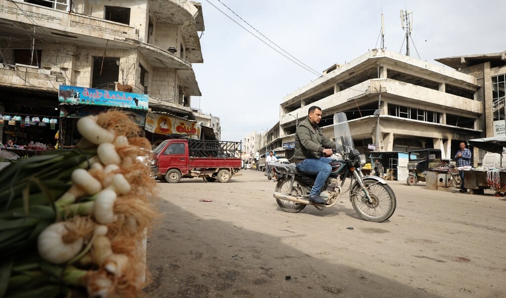 Na maanden van oorlogsgeweld is het even rustig in de straten van Idlib, waar vrijdag een wapenstilstand inging.
(beeld )