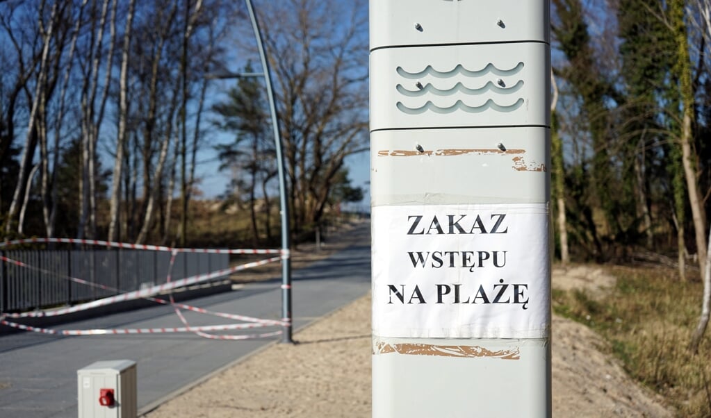 2020-04-06 00:00:00 epa08346758 No entry to the beach due to the Corona crisis in Swinoujscie, northwestern Poland, 6 April 2020. Swinoujscie is one of the most important areas of the Szczecin metropolitan region, despite its relatively small population, Swinoujscie is Poland's ninth largest city by area. EPA/Marcin Bielecki POLAND OUT (beeld Epa/marcin Bielecki Poland out)