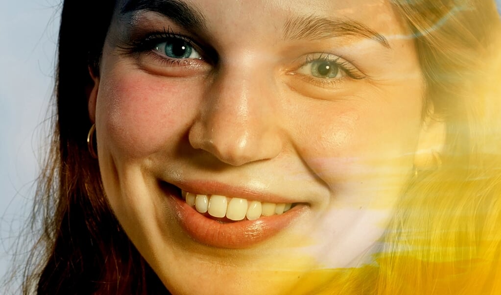 Ilona de Lange zou zo graag willen dat ze geen dag zonder God en zijn Woord zou kunnen, 'in plaats van dat geloven is als hardlopen: iets wat een tijdje goed gaat en dan weer afzwakt.’ (beeld Jaap Meijer)