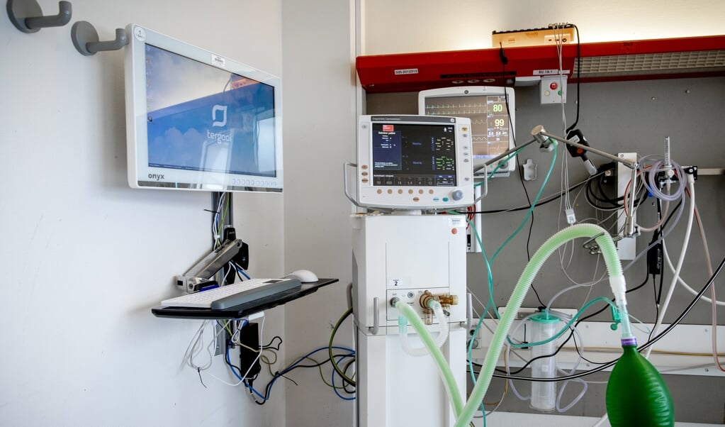 Het maken van zulke 'onmogelijke keuzes’ op de intensive care (ic) is zo moeilijk, dat daarvoor een breed draagvlak nodig is, zegt FMS-voorzitter Peter Paul van Benthem. (beeld anp / Sem van der Wal)