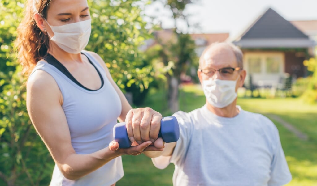 Een deel van de mensen die besmet geweest zijn met het coronavirus heeft last van extreme vermoeidheid. (beeld istock)