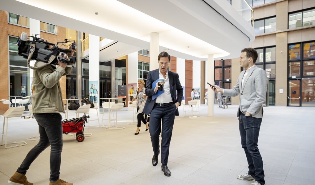 Kan Mark Rutte het plan voor een EU-herstelfonds nog tegenhouden? (beeld anp / Robin van Lonkhuijsen)