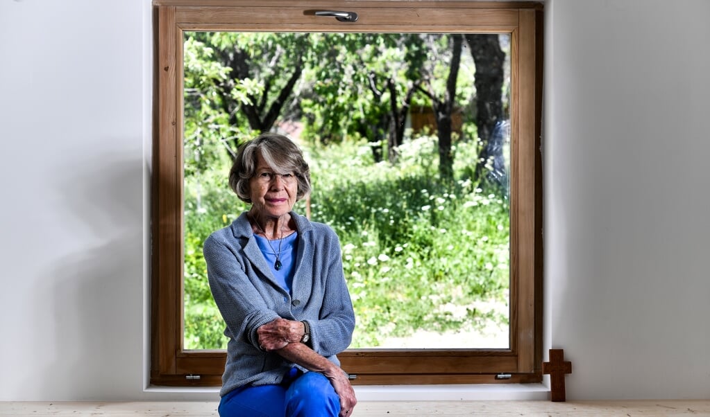 De Franse rooms-katholieke theologe Anne Soupa die solliciteerde naar de functie van aartsbisschop van Lyon en medeoprichtster van een collectief dat voor toelating van vrouwen tot alle kerkelijke ambten strijdt. (beeld Olivier Chassignole / afp)