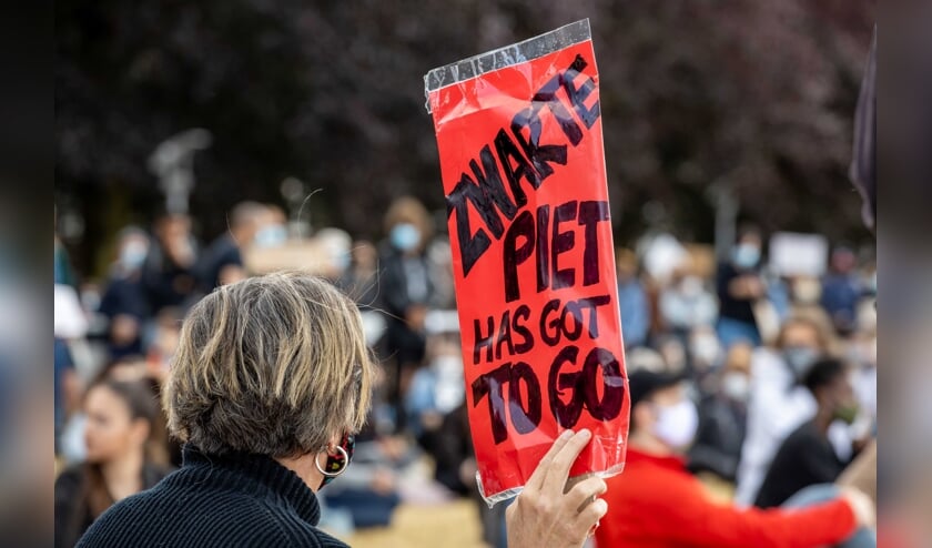 Anti-racismeprotest in het De Griendpark in Maastricht. Zwarte Piet komt ook in het VN-rapport terug. (beeld epa / Jean-Pierre Geusens)