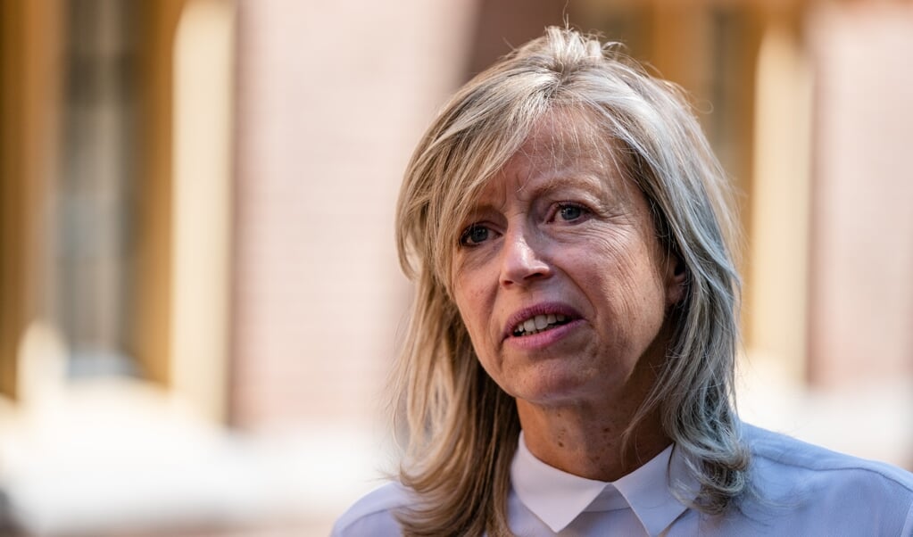 Minister Kajsa Ollongren van Binnenlandse Zaken en Koninkrijksrelaties (D66) bij aankomst op het Binnenhof voorafgaand aan de wekelijkse ministerraad. (beeld anp / Bart Maat)