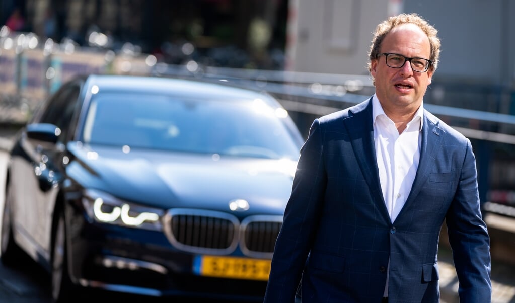 Minister Wouter Koolmees van Sociale Zaken en Werkgelegenheid (D66) bij aankomst op het Binnenhof voorafgaand aan de wekelijkse ministerraad. (beeld anp / Bart Maat)