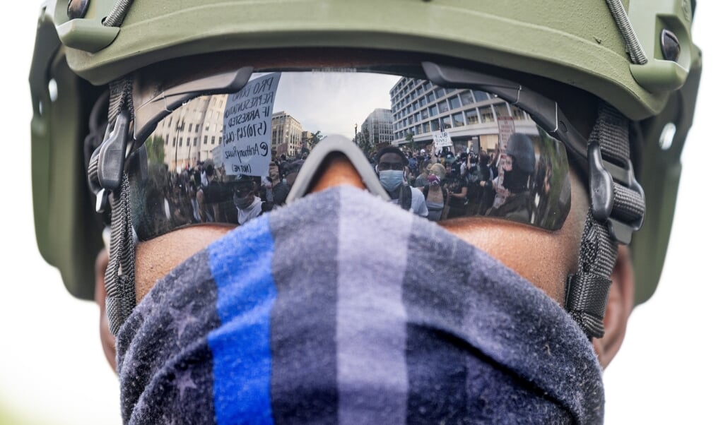 Voormalige bevelhebbers hebben ontzet gereageerd op de inzet van de Nationale Garde tegen demonstranten, zoals hier in Washington DC. (beeld AFP / Jim Watson)