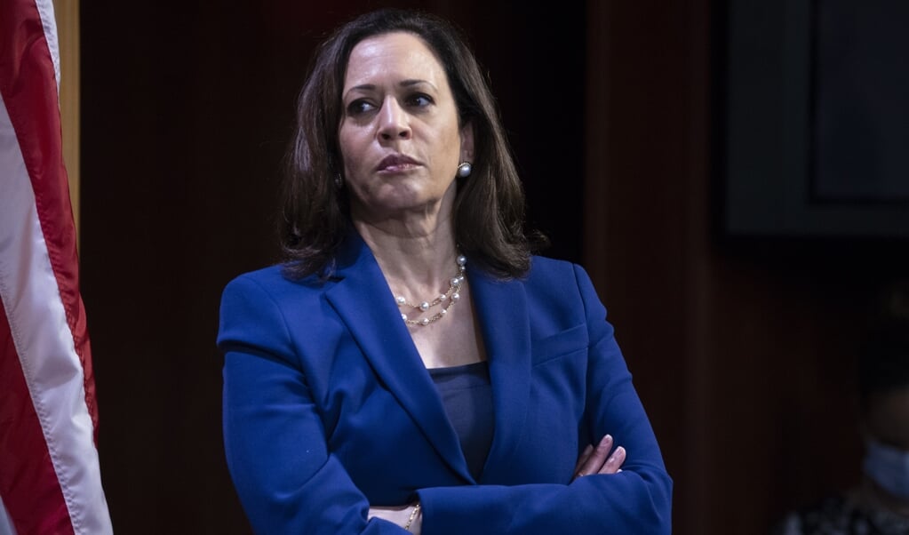 Kamala Harris, altijd met parelketting, werd de tweede zwarte vrouw in de Senaat – precies op dezelfde dag dat Donald Trump tot president werd gekozen. Ze kan ook presidentskandidaat voor 2024 worden. (beeld epa / Michael Reynolds)