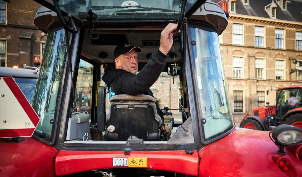 Bestuursleden van Farmer Defence Force op het Binnenhof. De boerenprotestgroep protesteert tegen voermaatregelen van minister Carola Schouten. (beeld anp / Phil Nijhuis)