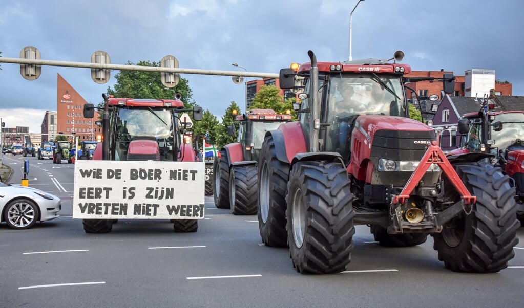 Boeren mogen een week lang geen landbouwvoertuigen gebruiken bij demonstraties in Friesland, Groningen en Drenthe. (beeld anp / pronews)