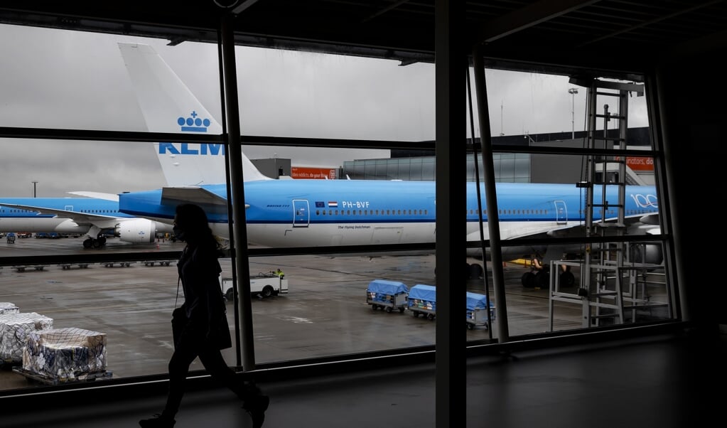 <p>KLM moest zorgen voor een 'discriminatievrije vervoersomgeving'.</p> (beeld anp / Robin van Lonkhuijsen)