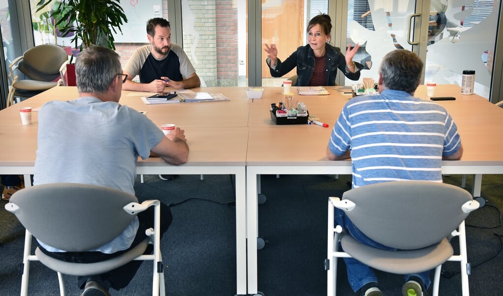 Trainers Ruud Bexkens en Hanneke Geurts spreken niet van daders, maar van betrokkenen. ‘Ruziemaken kun je niet alleen.’ (beeld Marcel van den Bergh)