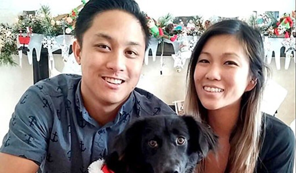 Een van de onderzoekers, Tina Wang (rechts), en haar echtgenoot Branden met hond Belli, die een inspiratiebron was voor het onderzoek. (beeld )