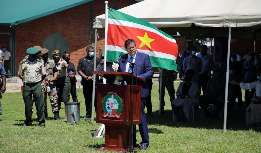 <p>President Chan Santokhi erfde na tien jaar Desi Bouterse een vrijwel failliet land en kan Amerikaanse steun goed gebruiken.</p> (beeld anp / Ranu Abhelakh)
