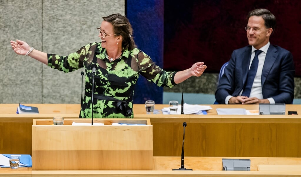 Minister Tamara van Ark is verantwoordelijk voor de lonen in de zorg. 'Ik vind loonsverhoging niet realistisch.' (beeld anp / Remko de Waal)