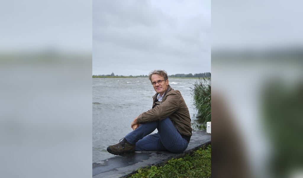 's-Heerenbroek, 26 augustus 2020. Wim Eikelboom aan de IJssel, ter hoogte van 's- Heerenbroek. (beeld Dick Vos)