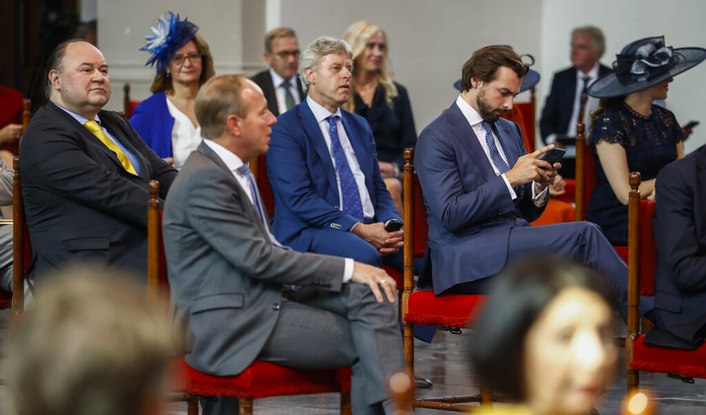 <p>Kamerleden Henk Otten, Kees van der Staaij en Thierry Baudet voorafgaand aan de troonrede op Prinsjesdag in de Grote Kerk.</p> (anp / Koen van Weel)