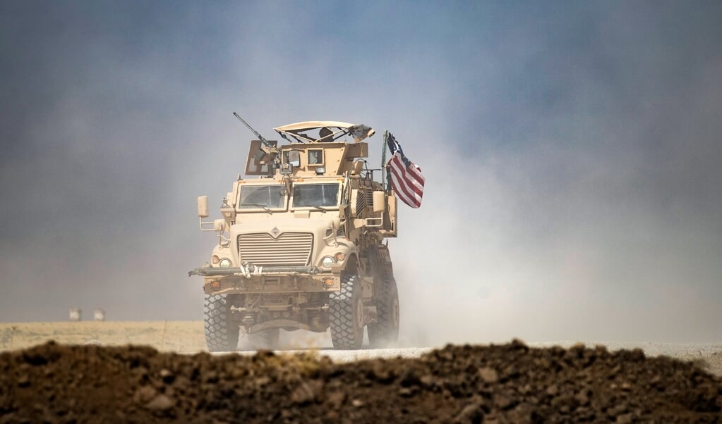 Een Amerikaans patrouillevoertuig in de Syrische regio Hasakah. De Russen ramden een wagen van dit type. (beeld afp / Delil Souleiman)