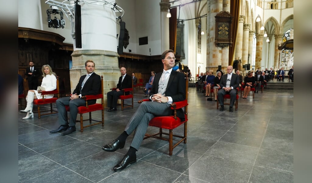 Premier Rutte wacht in de Grote Kerk op de vergadering van de Staten-Generaal op Prinsjesdag. (beeld anp / Remko de Waal)