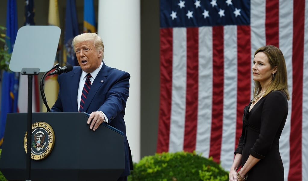 <p>Amy Coney Barrett tijdens haar nominatie als opvolger van opperrechter Ruth Bader Ginsburg. </p> (beeld afp / Olivier Douliery)