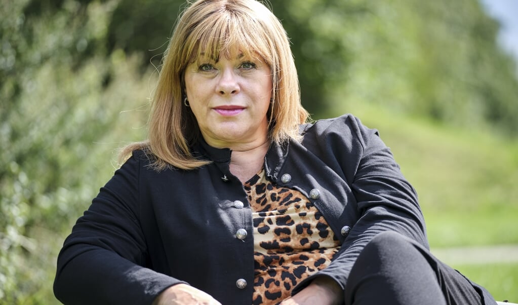 Marion Lutke was getrouwd met een narcist. 'Ik ben een keer weggegaan van huis, maar toen kwam toch de twijfel. Was het nu allemaal wel zo erg, dacht ik dan.' (beeld Dick Vos)