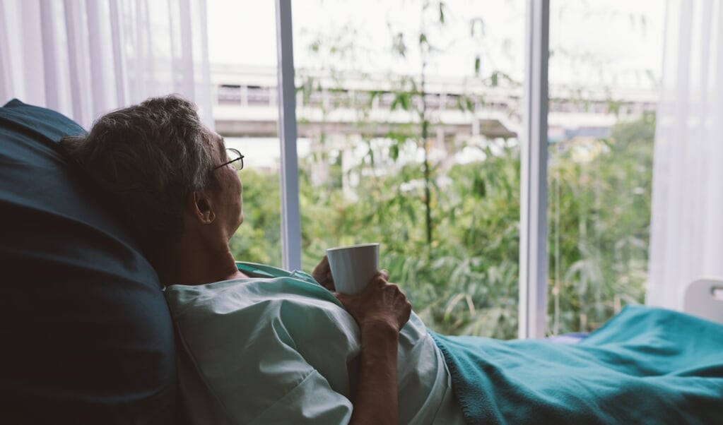 Geestelijk verzorgers kunnen een belangrijke rol spelen in het bijstaan van stervenden, omdat zij geleerd hebben om het ‘uit te houden’ en ‘mee af te dalen in de put’. (beeld iStock)