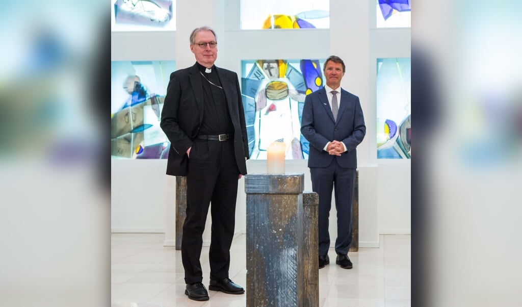 Bisschop Gerard de Korte (l.) en dominee René de Reuver waren ooit studiegenoten in Utrecht. 'Daar ben ik zelf de Bijbel gaan lezen', zegt De Korte, 'wat best uitzonderlijk was voor een katholiek.' (beeld Ron Beenen)