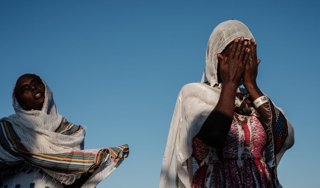 Thiopische vrouwen bij een Ethiopisch-Orthodoxe kerk in een vluchtelingenkamp. (beeld afp /
Yasuyoshi Chiba )